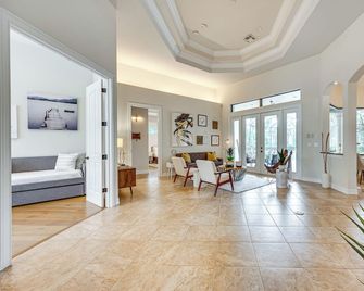 7 Mi to Great Wolf Lodge Water Park: Luxury House - Naples