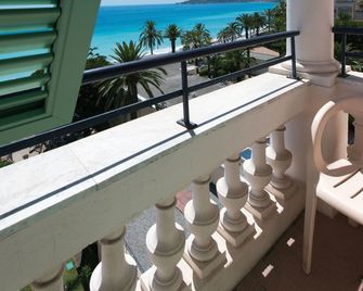 Hôtel Vacances Bleues Balmoral - Menton - Balcon