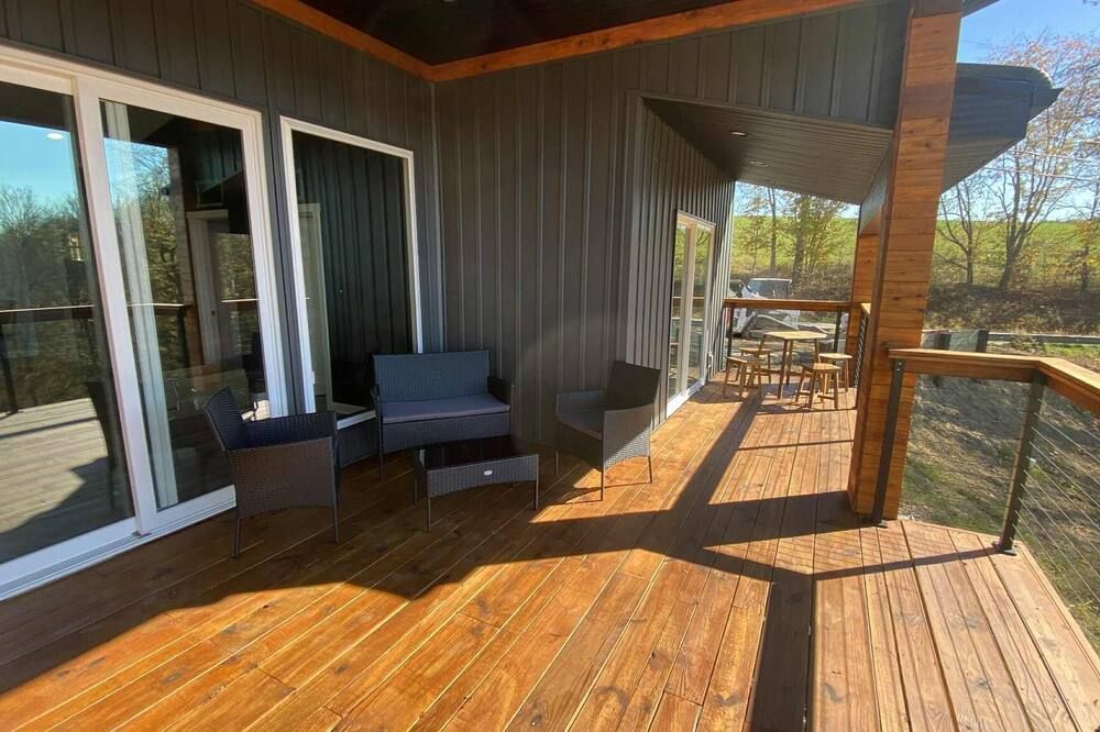 Charming Brand New Modern Townhome with Breathtaking WV Mountain Views! - Weirton - Balkón