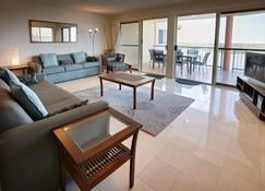 On The River Apartments - Maroochydore - Living room
