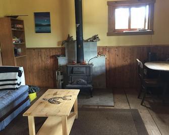Maple Heart Ranch - Shawnigan Lake - Living room