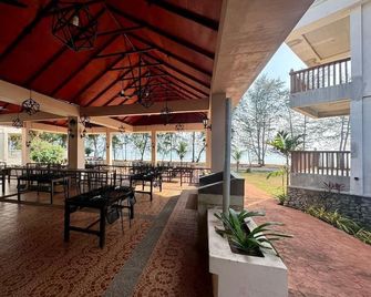 Mersing Beach Resort - Mersing - Patio