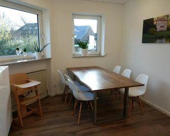 Strietpartment - 2 Schlafzimmer, viel Raum und Ruhe - Aschaffenburg - Eetruimte