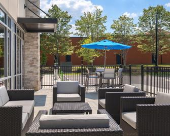 Holiday Inn Express & Suites Buford - Mall Of Georgia By IHG - Buford - Patio