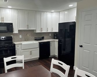 Brand new remodel short drive from beaches with plenty of parking. Pet Friendly - Cape May Court House - Küche