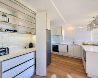 On the Beach 2 - Coles Bay - Kitchen