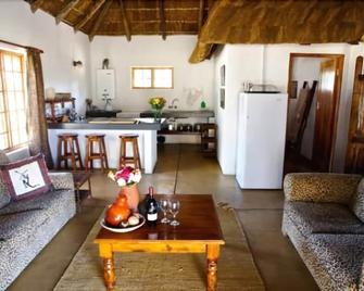 Limpopo Bushveld Retreat - Vaalwater - Huiskamer