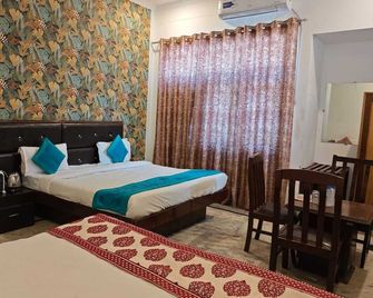 Hotel Shivanta Residency - Rishikesh - Bedroom