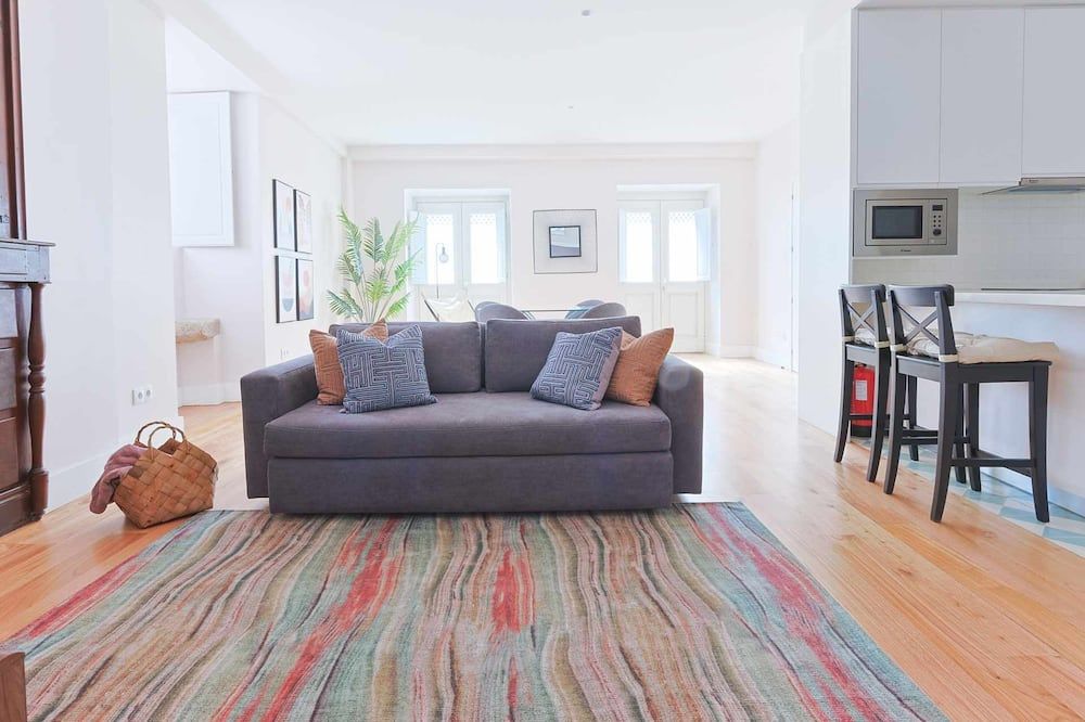 Downtown Charming Apartments - Apartamento Poldras - تشافيس - غرفة معيشة