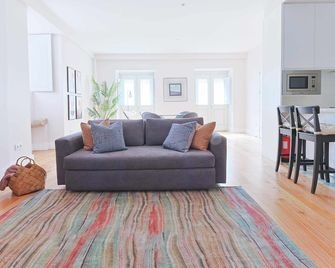 Downtown Charming Apartments - Apartamento Poldras - تشافيس - غرفة معيشة