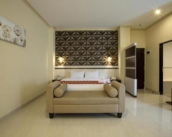 Puri Indah Hotel - Mataram - Bedroom