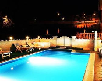 هوتل جارني - اوسترافا - حوض السباحة