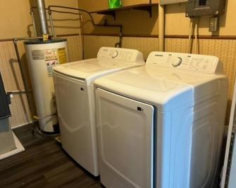 Cozy 3-Bedroom Home in Logansport IN, - Logansport - Laundry facility