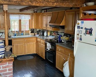 Taylor Pond Lake House with Private beach - Auburn - Cucina