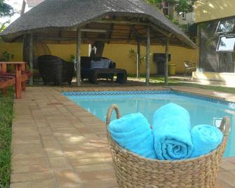 Ezulwini Guest House - Ballito - Piscina