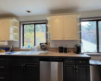 Remodeled, Spacious, Modern Retreat 5 Br, 3ba, 2kit - Shoreline - Phòng bếp