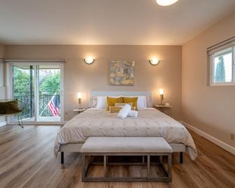 Spectacular mansion with amazing views - Covina - Bedroom