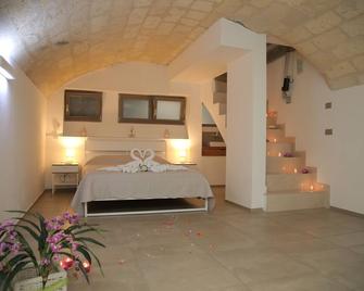 In the center of Altamura, comfortable accommodation in every respect. - Altamura - Bedroom