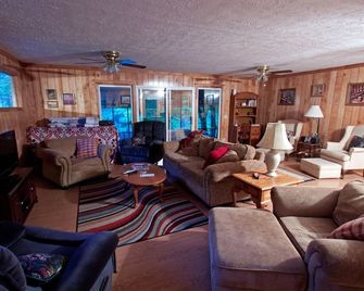 Center Hill Lake - Holmes Creek Cabin - Half Mile From Boat Launch - Smithville - Living room