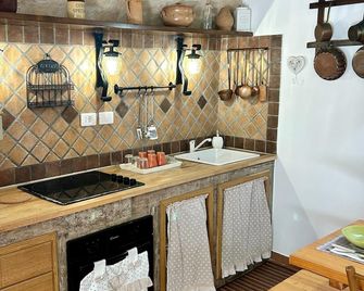 Accogliente Dimora Alvito 1 Bedr - Alvito - Kitchen
