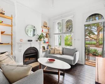 'The Buckland Terrace' Timeless Inner-City Treasure - Sydney - Living room