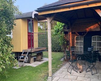 Gypsy Caravan in Weideblick with Farm Animals - Bergen op Zoom - Patio