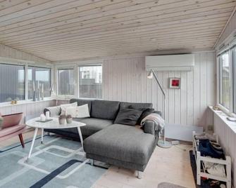 Holiday Home Aarto - 250m from the sea in NE Jutland by Interhome - Saeby - Obývací pokoj