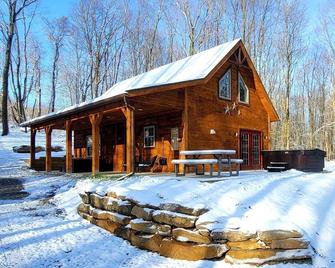Exceptionally Private Rustic Luxury Cabin adjacent to 16,000 acres of Gamelands - Ohiopyle - Edificio