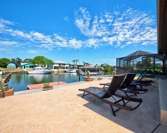 3-BR/2 Bath waterfront home with direct access to Gulf. Pool, kayaks and dock - Hernando Beach - Pool