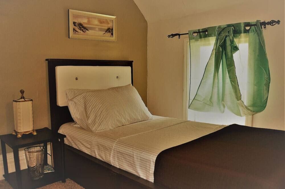 The City Pads: conveniently located, with everything just a short walk away. - Grand Forks - Sypialnia