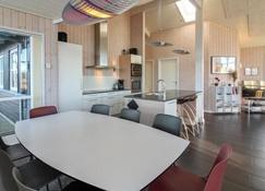 Holiday Home Eskil - 500m from the sea in NW Jutland by Interhome - Hirtshals - Comedor