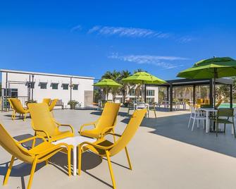 Naples Park Central Hotel - Naples - Patio