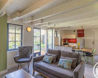 Gîte Chaleureux en Bord de Loire avec Terrasse - FR-1-622-97 - Ingrandes - Sala de estar