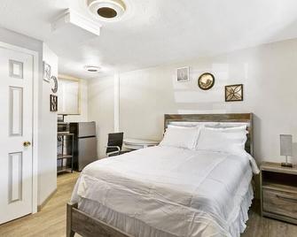Charming Retro Property 6 - Sparks - Schlafzimmer