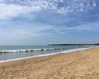 Cottage in the Vendée on the Cote de Lumiere (coast of lights) - Poiroux - Playa