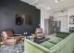 Green with Envy by Atlanta Luxury Rentals - Atlanta - Living room