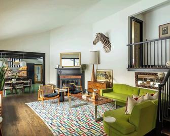 Harlem Valley Hideout: Artsy ~ Pool ~ Tennis - Pawling - Sala de estar