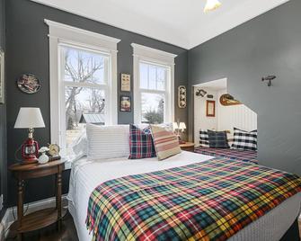 Goyke, Your front-row seat to lakefront serenity - Oshkosh - Bedroom