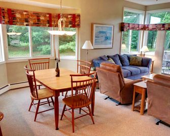 ج 4 مودرن هوم ويذ أ ويثين والكينج ديستانس أوف جولف كورس آند ماونت واشنطن هوتل - كارول (نيو هامبشير) - غرفة طعام