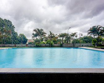 Hotel O Apartement Cibubur Village Kaisar Property Lobby B - Depok - Pool