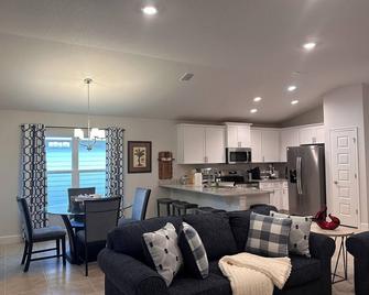 Charming 3-bedroom house with AC, WiFi in lovely Alachua - Alachua - Kitchen