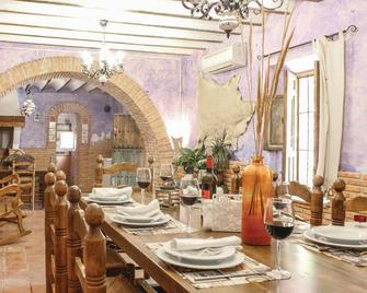 4 bedroom amazing home in Albacete - Fuente-Álamo - Dining room