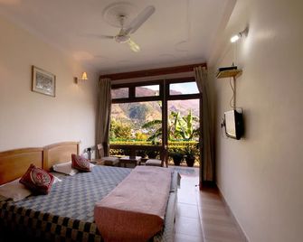Hotel Lake Inn - A Luxury Lake View Hotel - Bhimtal