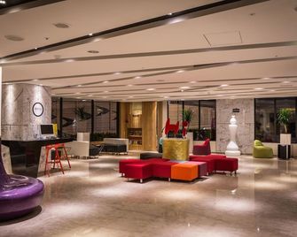 Hotel Hi- Chui-Yang - צ'יאי - לובי