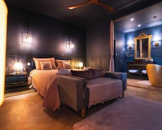 Maison d'hôtes de charme 'La Belle Dame sans Regrets' - Talairan - Habitación