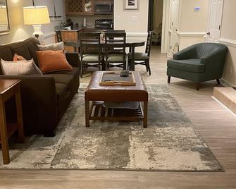 Lovely 2 bedroom condo located in beautiful Kingsmill Resort! - Williamsburg - Sala de estar
