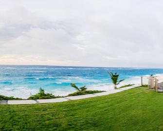 Coral Sea private beachfront oasis - Tucker’s Town - Beach