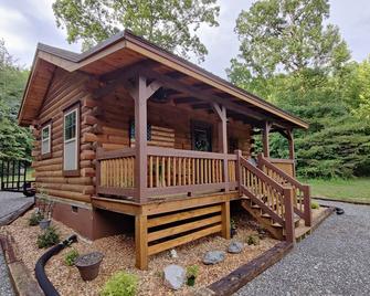 Bennett Lake Tiny Cabin - Lookout Mountain - Building