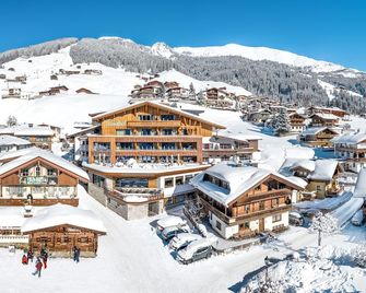 Alpin Spa Tuxerhof - Tux - Building