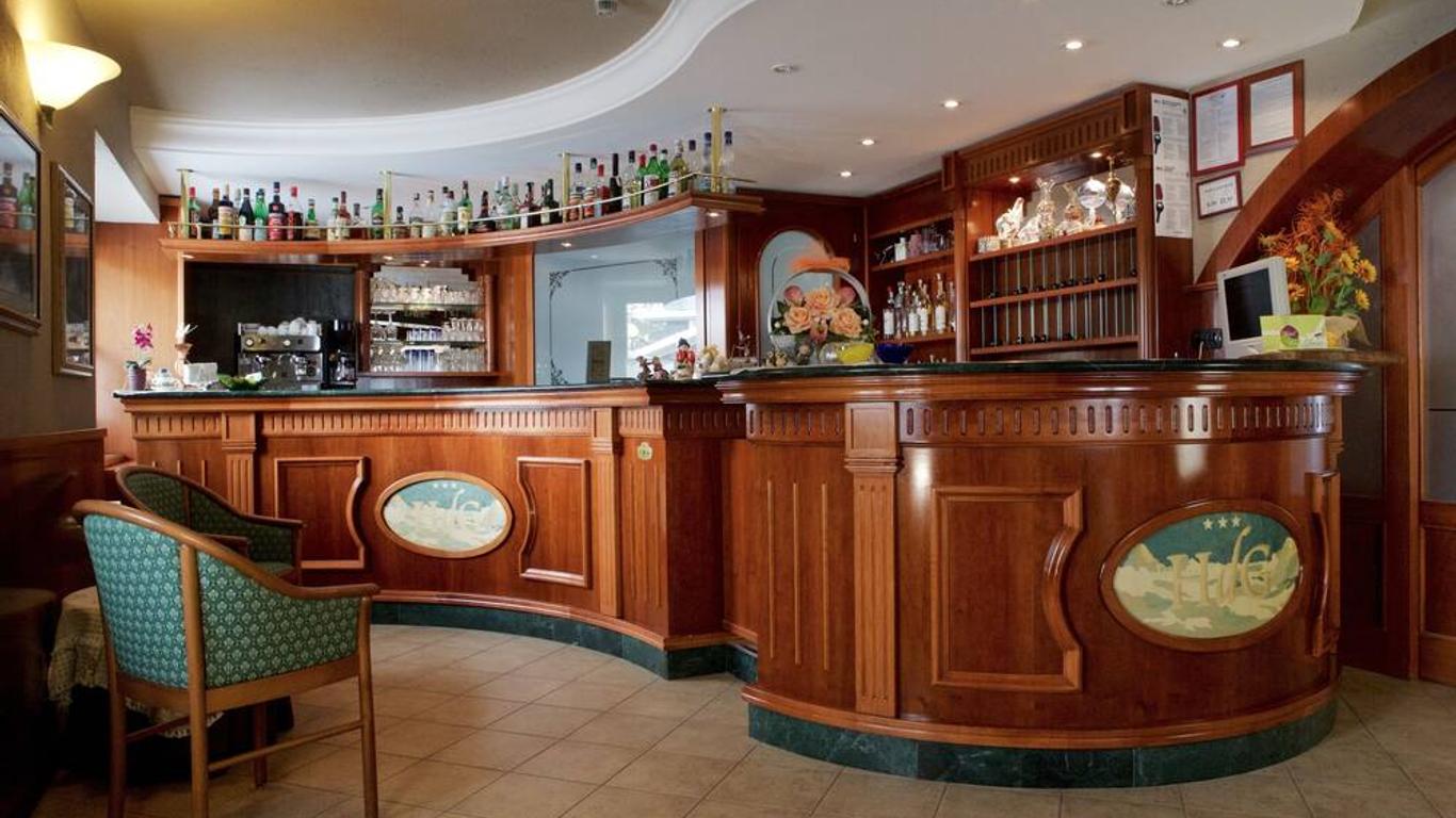 أوتيل دو جلاسيير